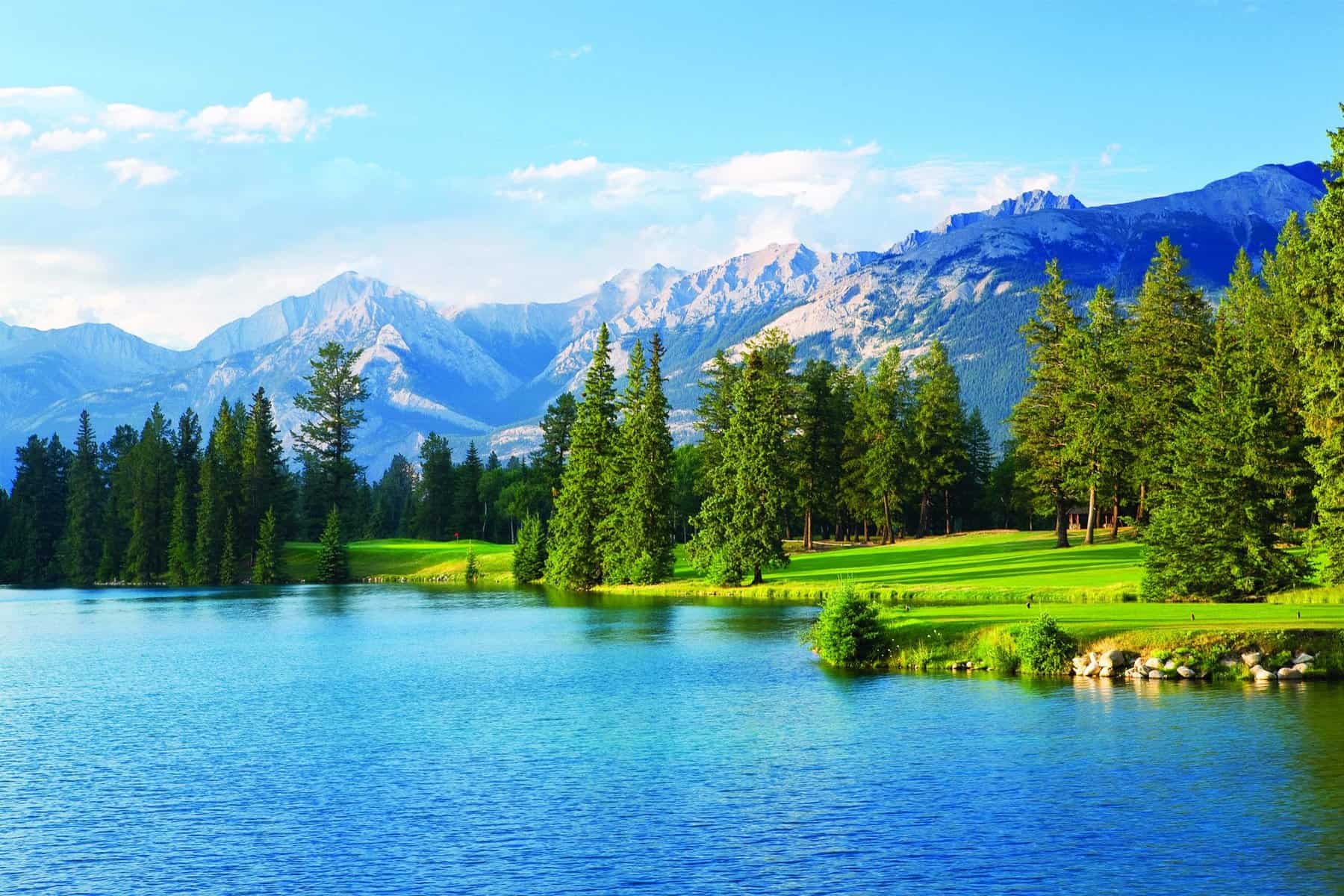 Read more about the article Teeing off on Alberta’s crown jewel